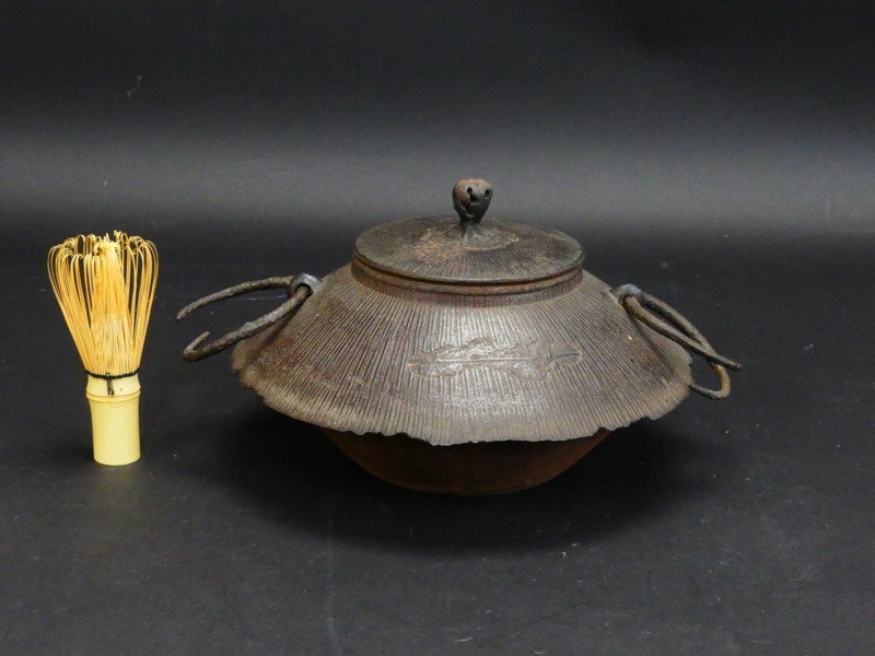 【定番人気，定番】 q340 笠釜 茶釜 虫食い摘み 簾文 茶道具 湯沸かし 総重量約2.15kg(釜)｜売買されたオークション情報、yahooの商品情報をアーカイブ公開 - オークファン 釜