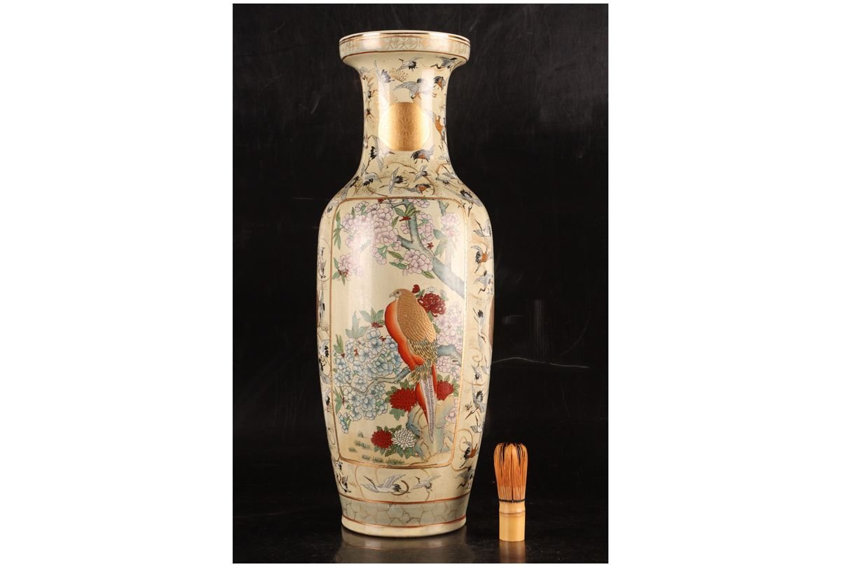 URA]栄盛窯 瀧山 作/薩摩色絵金襴手鷹花翔鶴図大花瓶/約61cm/4-5-196 