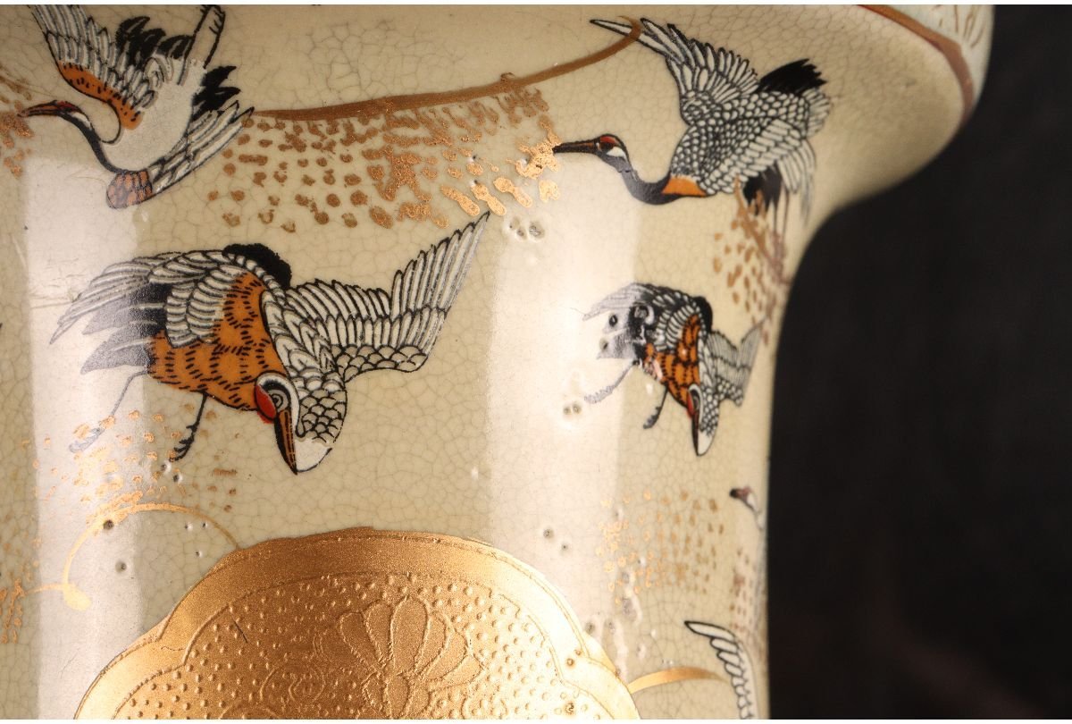 URA]栄盛窯 瀧山 作/薩摩色絵金襴手鷹花翔鶴図大花瓶/約61cm/4-5-196 