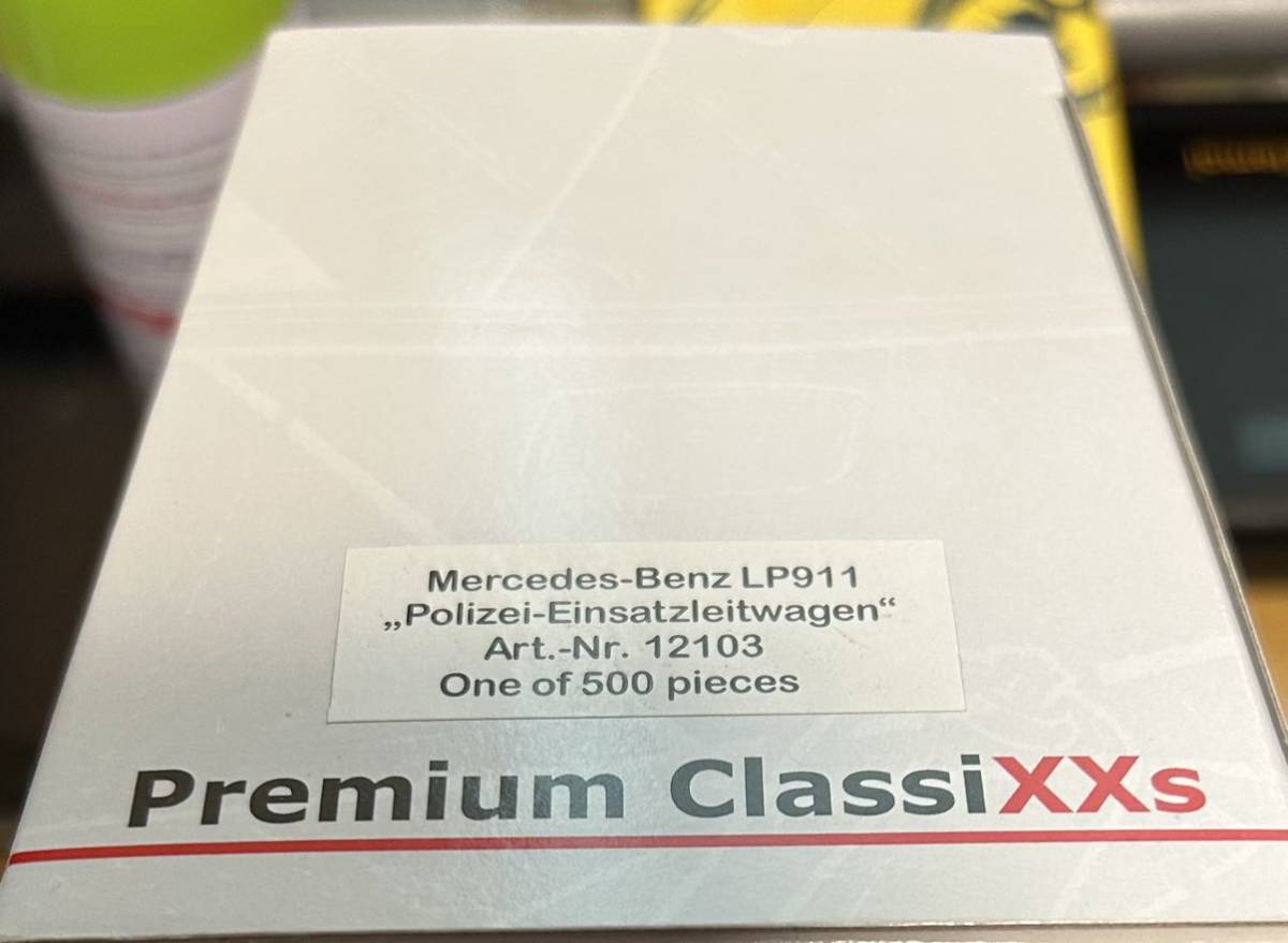 Miniature MERCEDES BENZ LP911 4x2 plateau baché Warsteiner 1959 limité