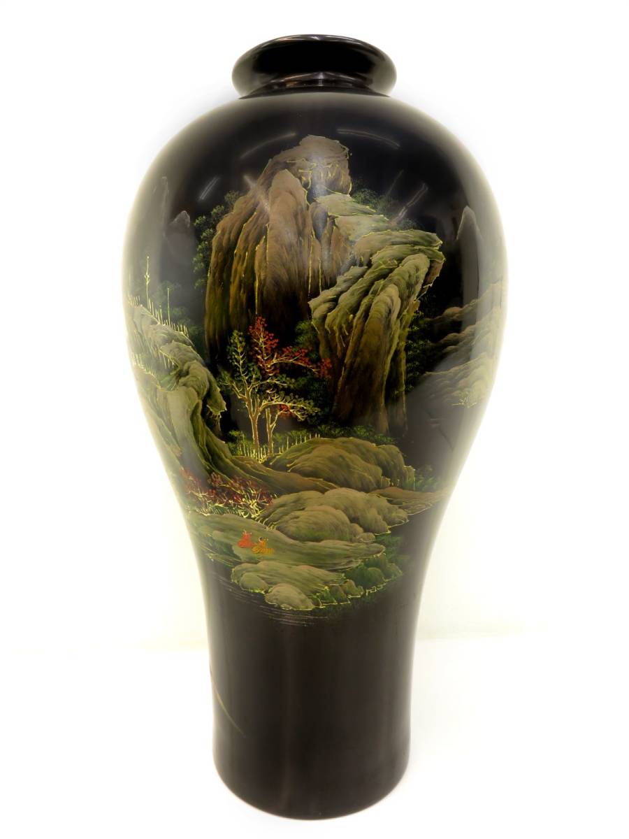 佐四K6283 工芸品 山水図 漆芸花瓶 中国製 飾台付き 高さ約66㎝ 大漆