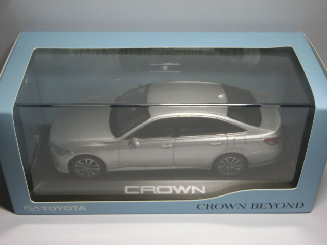 ディーラー特注 非売品 1/30 TOYOTA CROWN BEYOND ②1F7 シルバーメタリック 新型クラウン カラーサンプルミニカー ダイキャスト製 元箱付