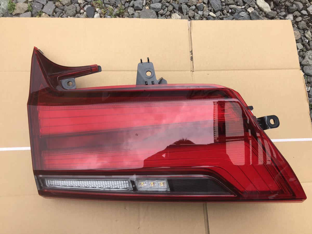アルファード　30後期 テールランプ ＬＨ　58-79 スタンプF 中古品
