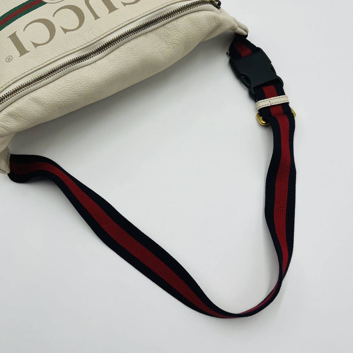 GUCCI ボディバッグ  シェリーライン ヴィンテージロゴ グッチ シェリーライン ロゴプリント ボディバッグ 美品 GUCCI グッチ