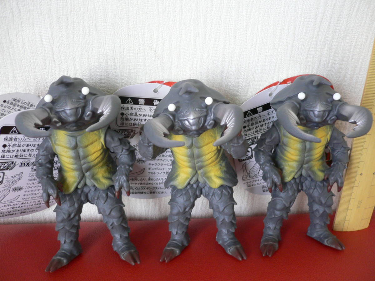 ギンガスパーク ソフビ 怪獣 25体 大量セット ライブサイン付き