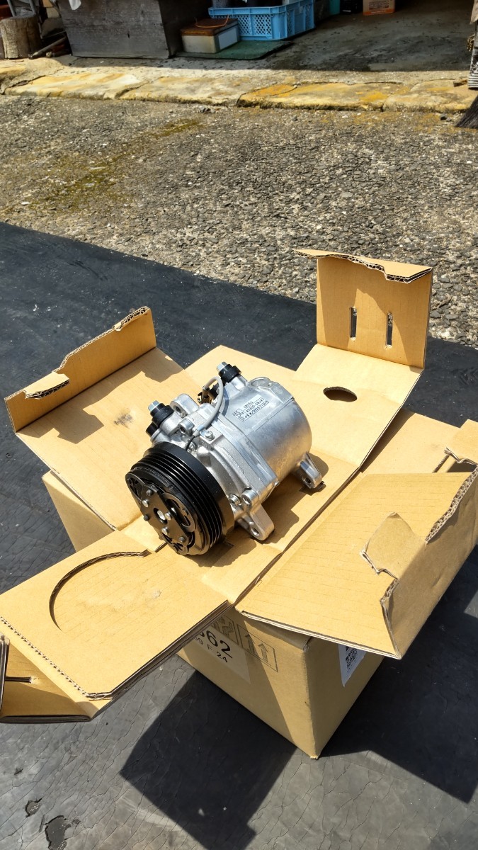 スズキ エアコンコンプレッサー 95200-58J43 純正品 HE22S ラパン