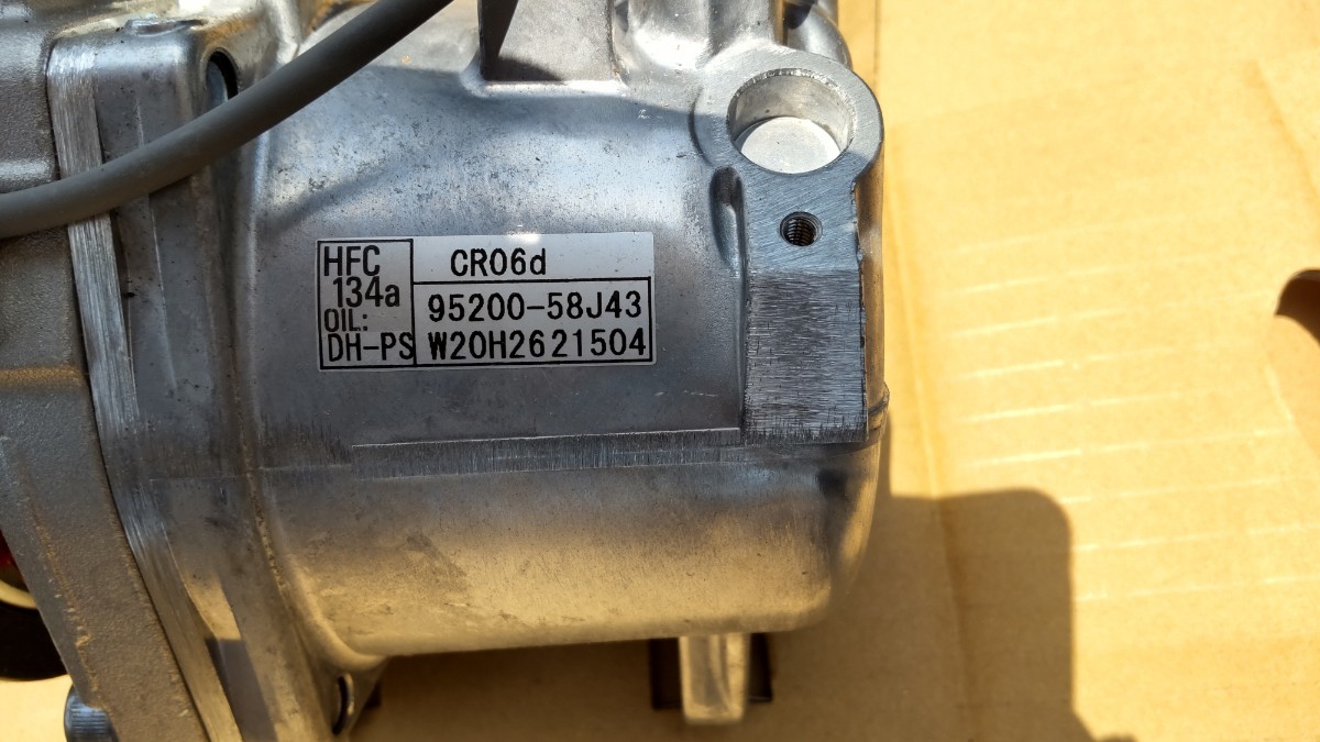 スズキ エアコンコンプレッサー 95200-58J43 純正品 HE22S ラパン