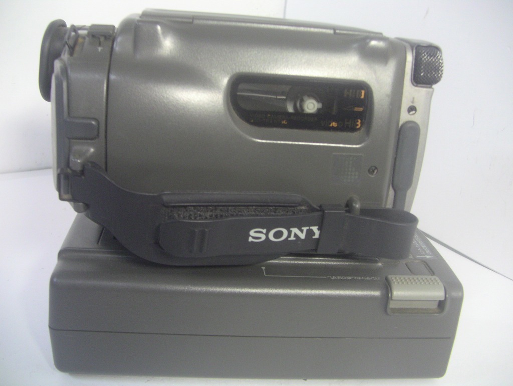 人気，低価 【動作確認済み・8㎜ビデオカメラ・ダビングにご使用ください！】SONY Hi8ビデオカメラ CCD-TR2/0311