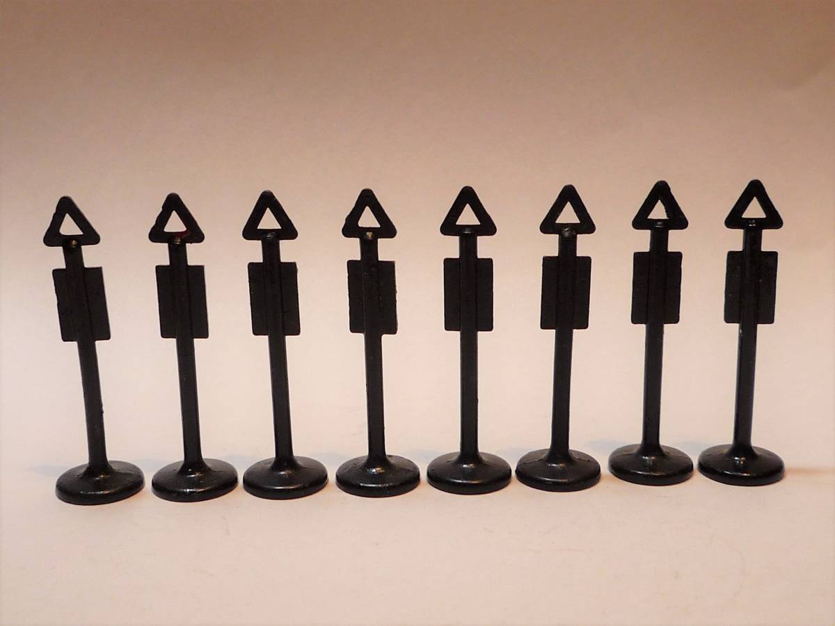 マッチボックス レズニー　No.4 道路標識（ロードサイン）7本セット 38411 MATCHBOX/マッチボックス レズニー No.4 A-4 Road Signs 道路