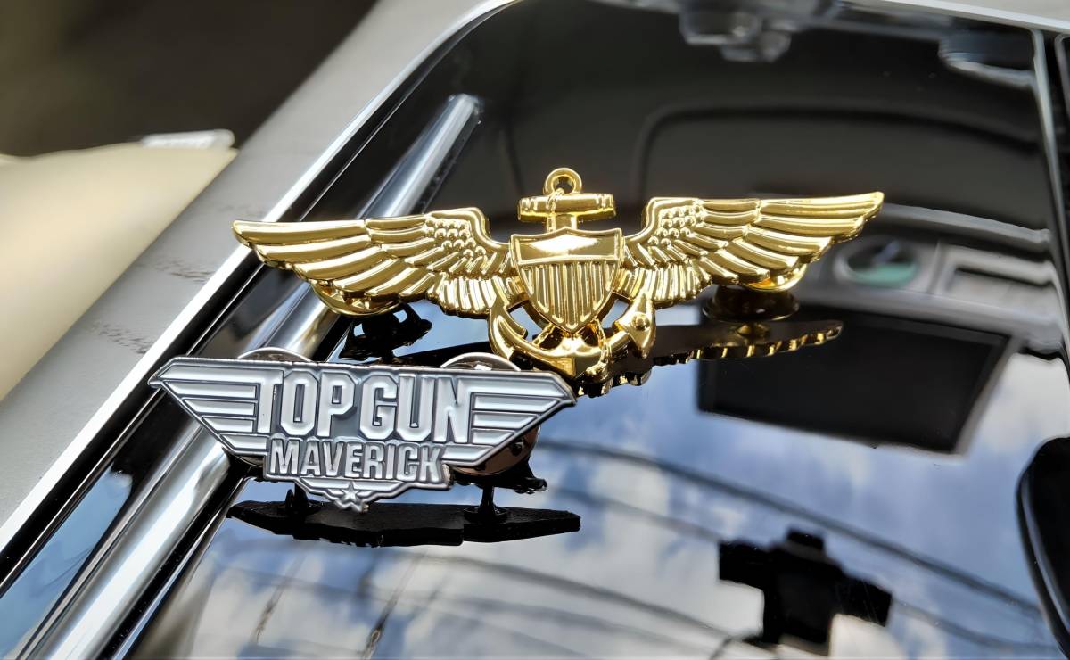 1番人気！海外限定☆彡TOP GUN☆彡トップガン☆　マーヴェリック　 ピンバッチ＆ウィングバッジセット　おまけ　新品
