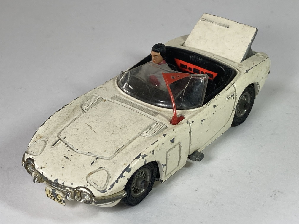 ウィンドシールド一部欠損] ジェームスボンド James Bond トヨタ