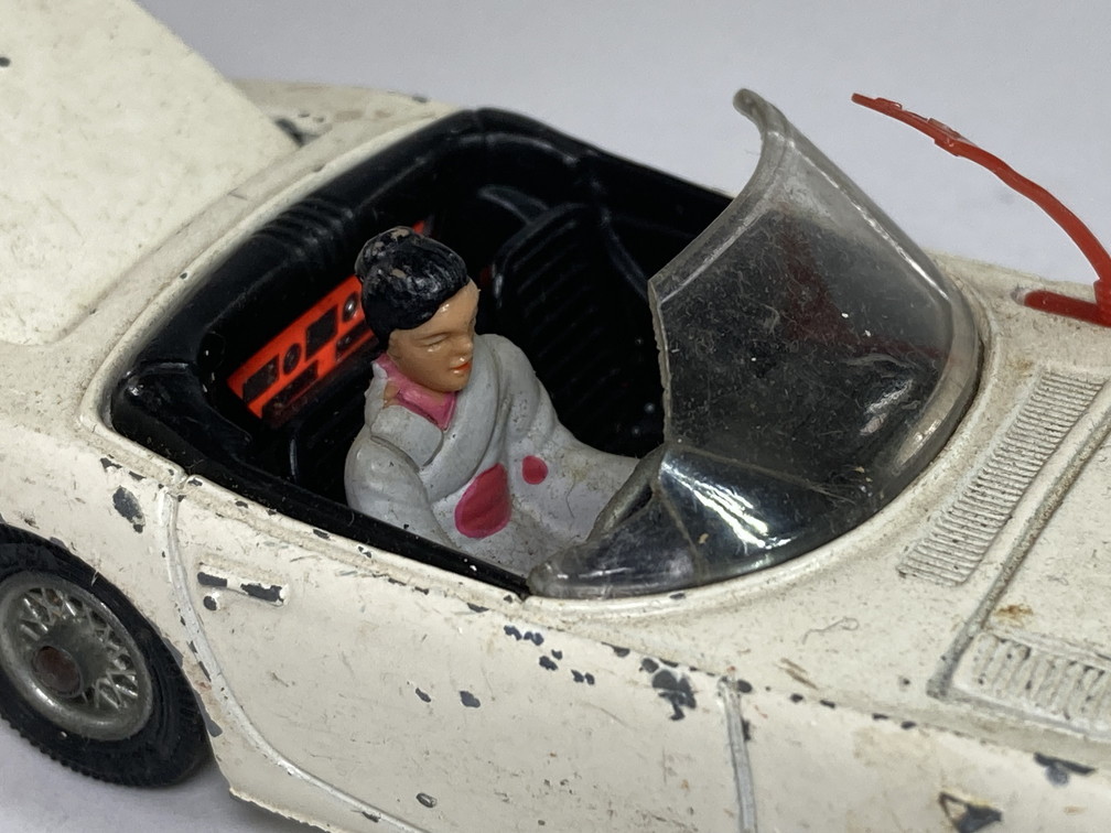 ウィンドシールド一部欠損] ジェームスボンド James Bond トヨタ