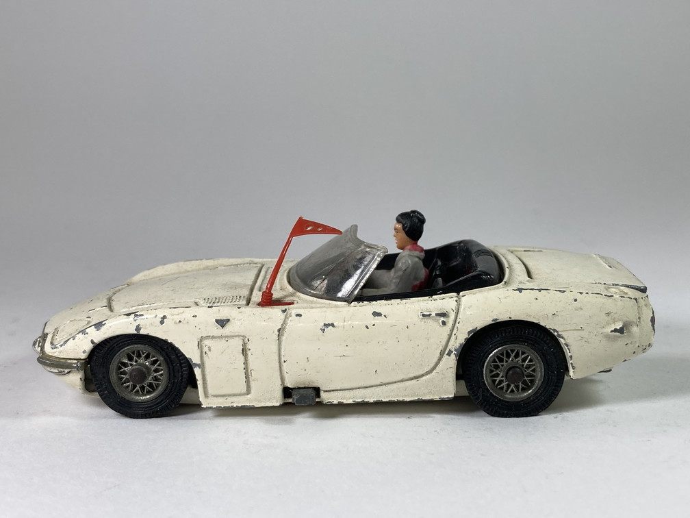 ウィンドシールド一部欠損] ジェームスボンド James Bond トヨタ