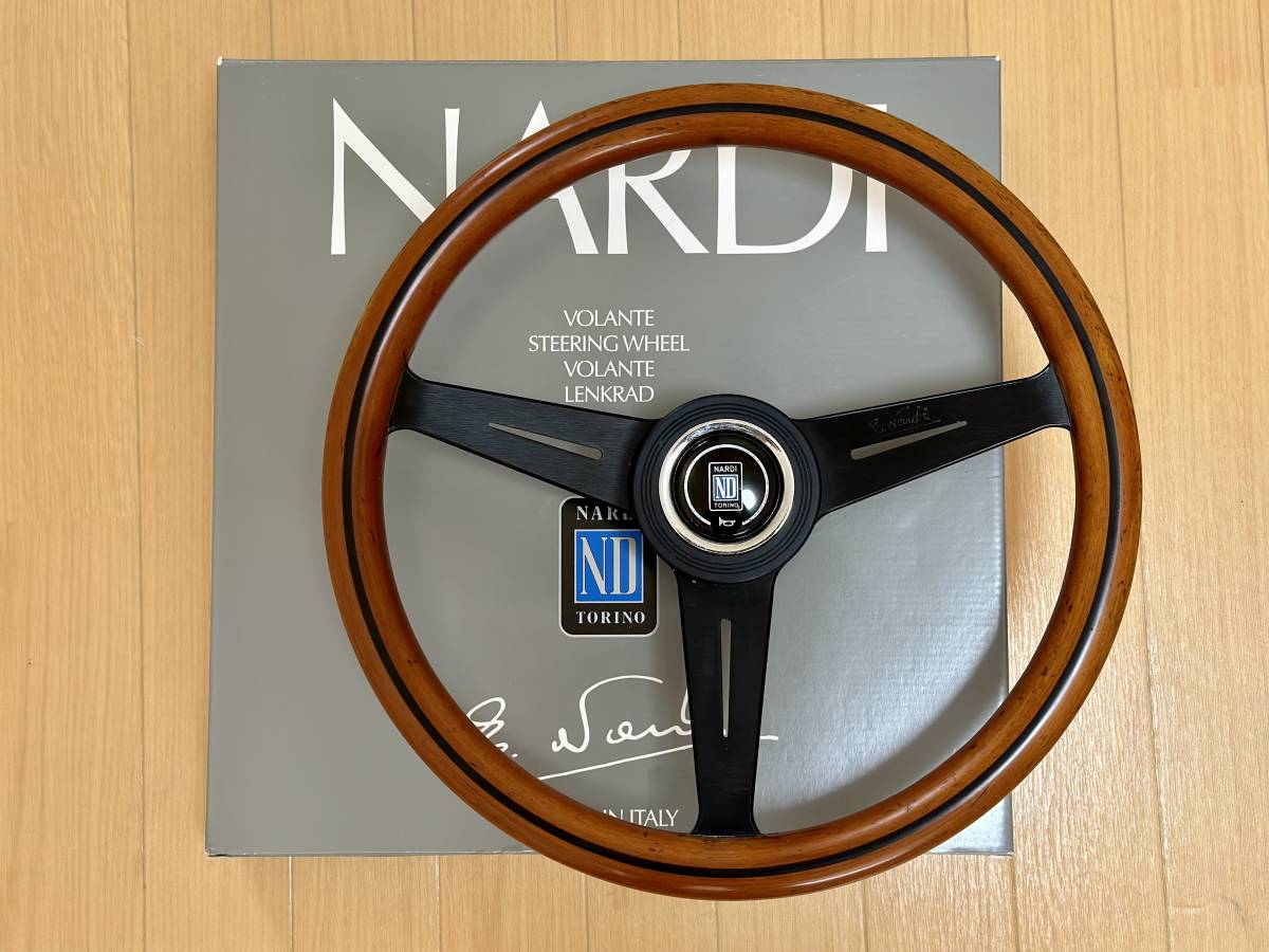 NARDIナルディクラシックウッドステアリング⁄ブラックスポーク 36.5Φ