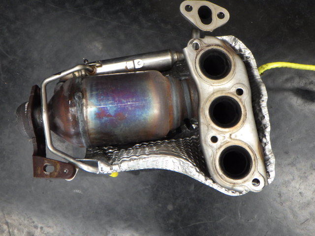 DBAーLA250S キャスト エキマニ 触媒 中古 ジャンク品 送料