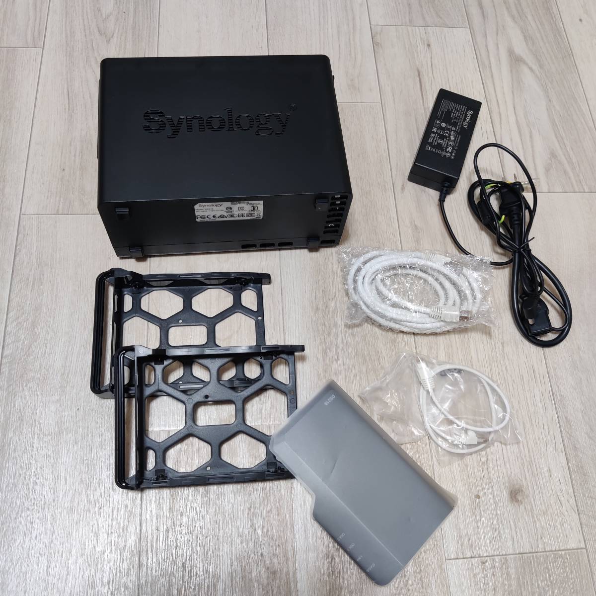910404】Synology DS218 NASケース 本体 ACアダプター LANケーブル