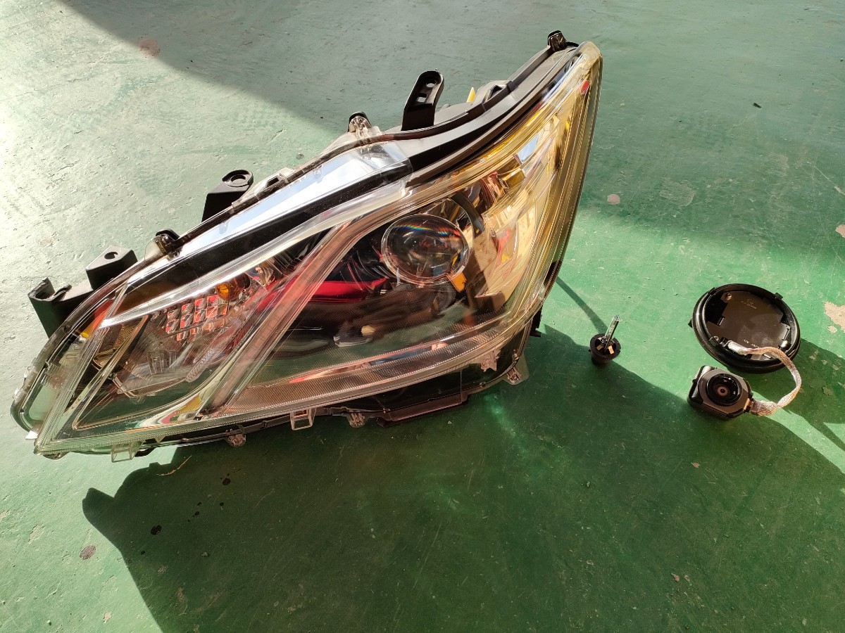 トヨタ クラウン ロイヤル HID ヘッドライト 左 助手席側 GRS210 トヨタ クラウン ロイヤル HID ヘッドライト 左 助手席側 GRS210