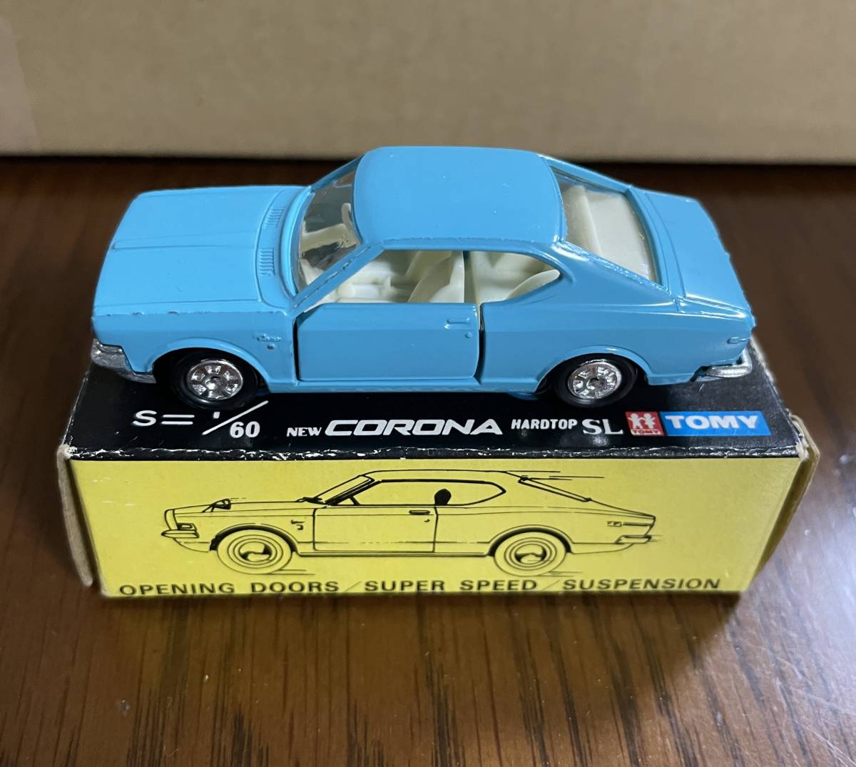 トミカ 黒箱 15 トヨタ コロナ 1700 ハードトップSL 日本製 1Eホイール