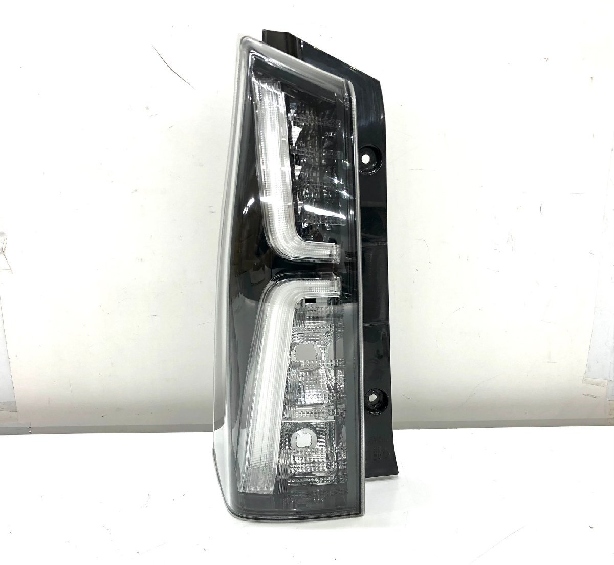 ダイハツ タント カスタム LA650S/LA660S 純正 テールランプ 左 LED