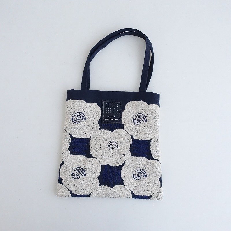 mina perhonen ミナペルホネン ミニバッグ piha 刺繍 mina perhonen ミナペルホネン ミニバッグ piha 刺繍 mina perhonen