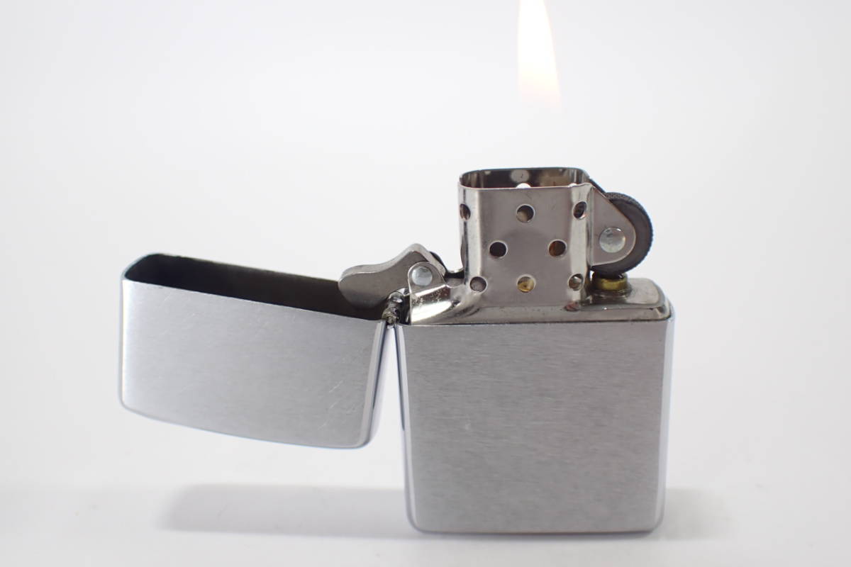 | ZIPPO] 百姓いろは 83147【 /// ZIPPO // 】斜字体 筆記体 旧ロゴ イタリック体 1977年 ビンテージ ジッポー 着火確認済み【 ／／／ ZIPPO ／／ 】