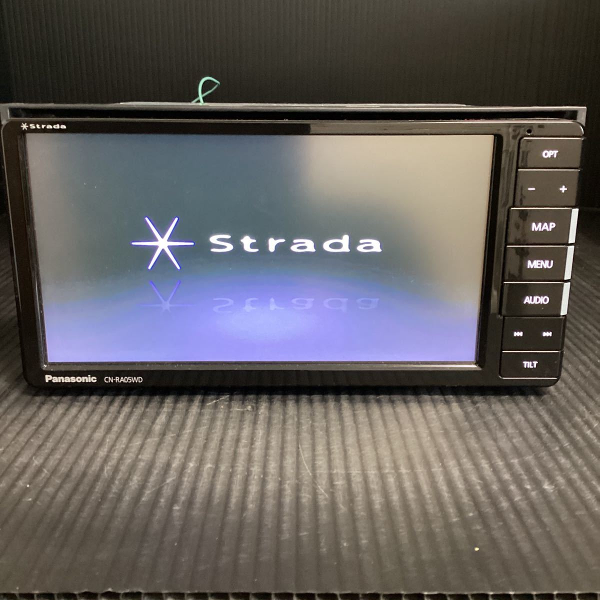 76HS 即決！Panasonic パナソニック CN-RA05WD ストラーダ メモリー