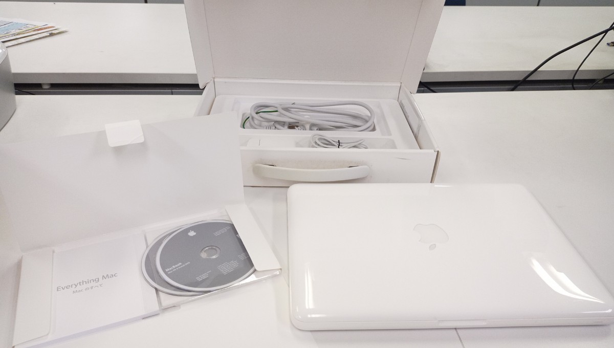 Apple MacBook 白13-inch/Mid2010 MC516J/A Apple (アップル) MacBook 13.3-inch Mid 2010 MC516J／A 2.4GHz 8GB