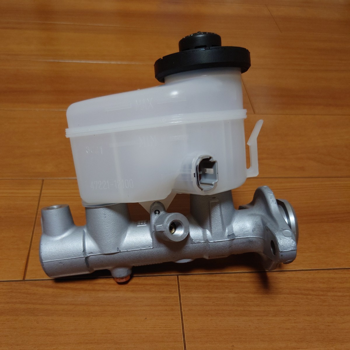 トヨタ純正 新品 未使用 AE111 ブレーキ マスターシリンダー レビン トレノ AE86 流用
