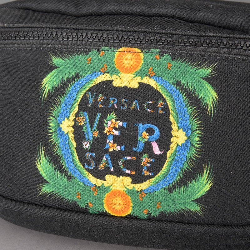 超希少✨　VERSACE サンバースト ボディバッグ Y2K 黒　レザー　太陽 1円 美品 VERSACE ヴェルサーチ 太陽 ウエストバッグ ボディバッグ