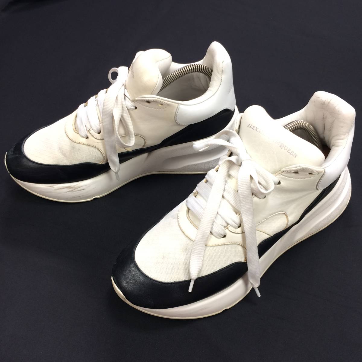 ALEXANDER McQUEEN/アレキサンダーマックイーン 白×黒 ロゴプリント 