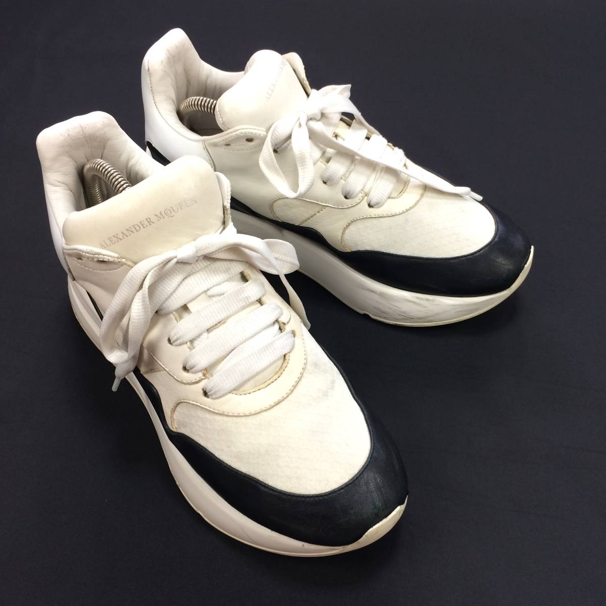 ALEXANDER McQUEEN/アレキサンダーマックイーン 白×黒 ロゴプリント 