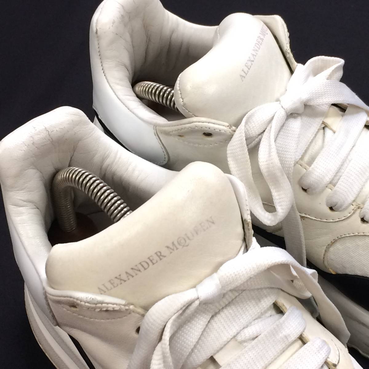 ALEXANDER McQUEEN/アレキサンダーマックイーン 白×黒 ロゴプリント 