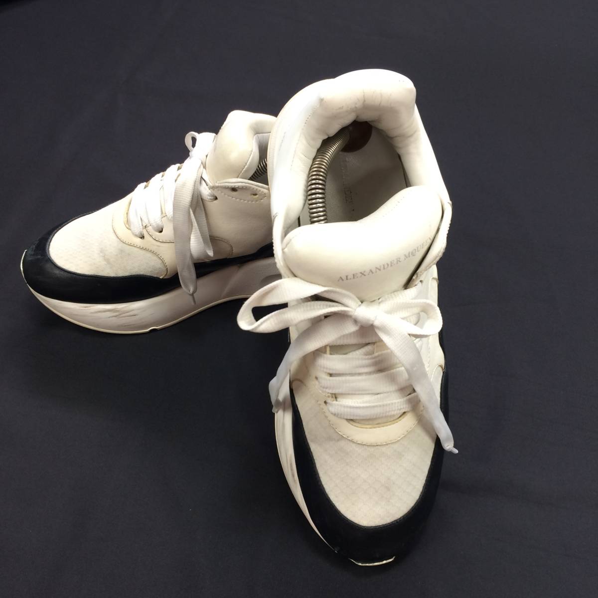ALEXANDER McQUEEN/アレキサンダーマックイーン 白×黒 ロゴプリント 
