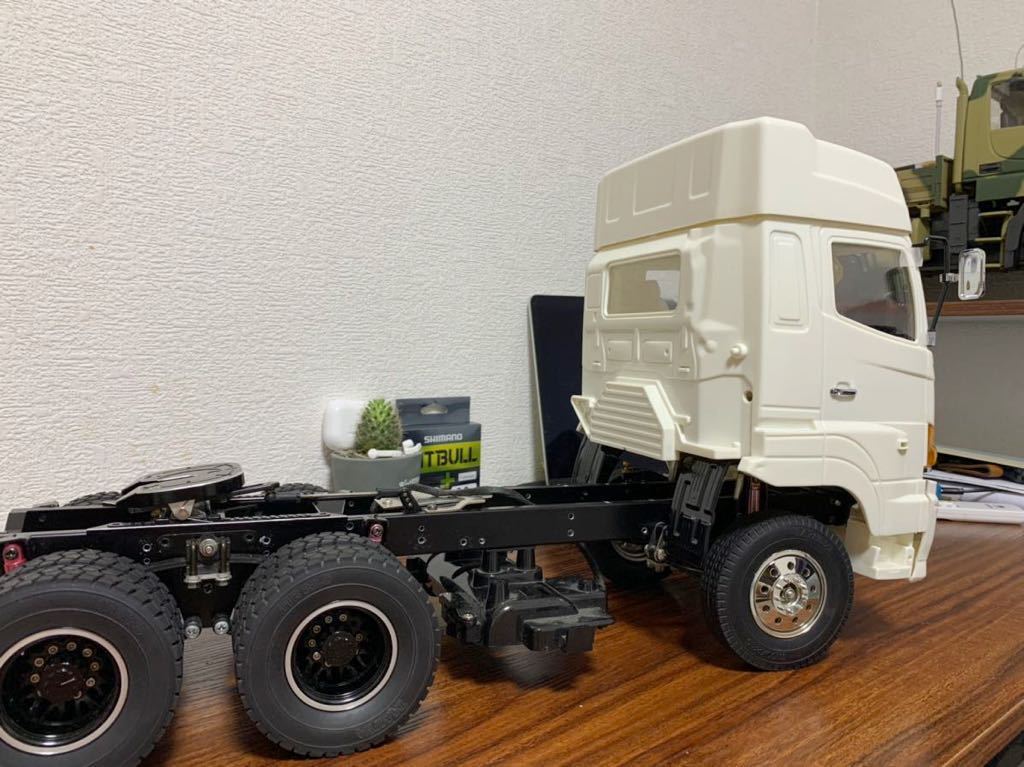 1⁄14 シャーシとキャビン タミヤ1⁄14LESU日野キャビン加工中 ホビー