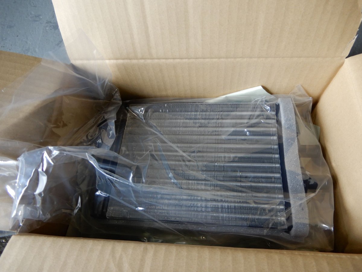 現品限り】ギガ 純正品 ヒーターコア ユニット 8-98238475-0 未開封