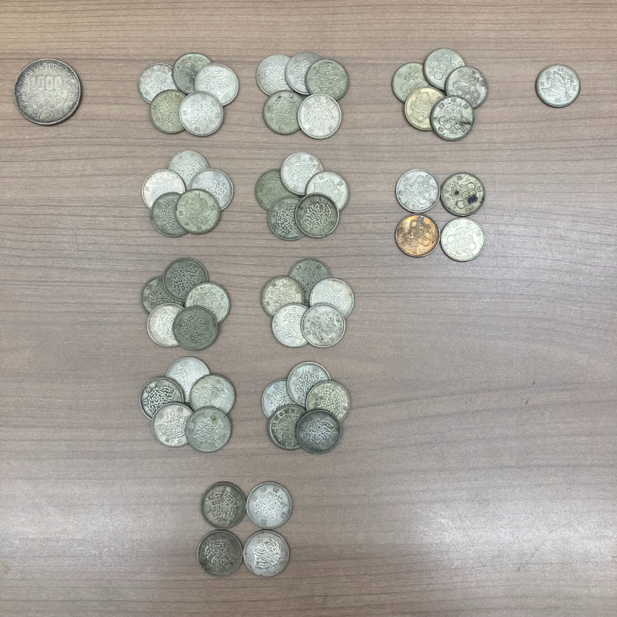 日本銀貨おまとめ】額面合計6400円分 大量 1000円 五輪×1枚/100円 稲穂