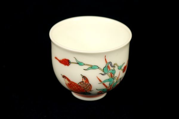 2607■十四代目酒井田柿右衛門 錦 錦粟鶉文 ぐい呑み 共箱 共布 栞 伊万里 有田焼 色絵磁器 人間国宝