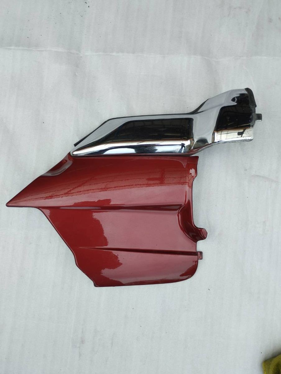 ホンダ　HONDA ゴールドウィング　GL1500 SC22 サイドカバー　右側　中古