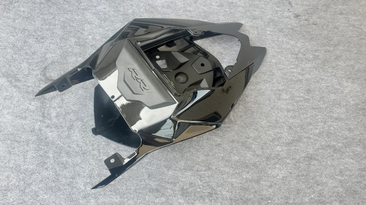 S1000RR 15-18 純正テールカウル シートカウル リアカウル S1000RR 純正 BMW S1000RR純正ｼｰﾄｶｳﾙ用シート台&amp;シートベース&frasl;黒ゲル SUKIRACINGS1000RR 2015-2018バイク専用シングル