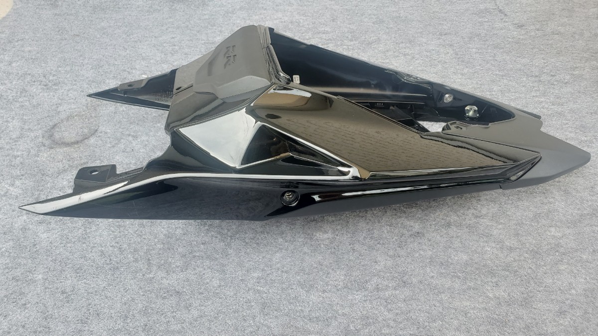 S1000RR 15-18 純正テールカウル シートカウル リアカウル S1000RR 純正 BMW S1000RR純正ｼｰﾄｶｳﾙ用シート台&amp;シートベース&frasl;黒ゲル SUKIRACINGS1000RR 2015-2018バイク専用シングル