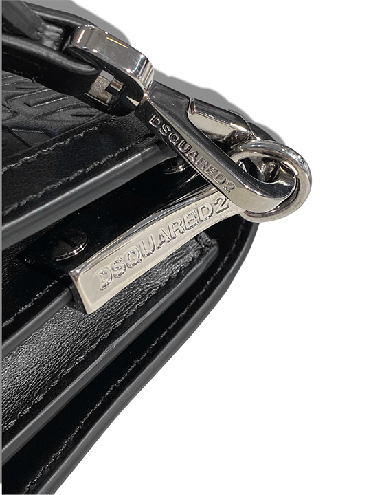 定価16.5万 ディースクエアード DSQUARED2 上質な レザースマホポーチ