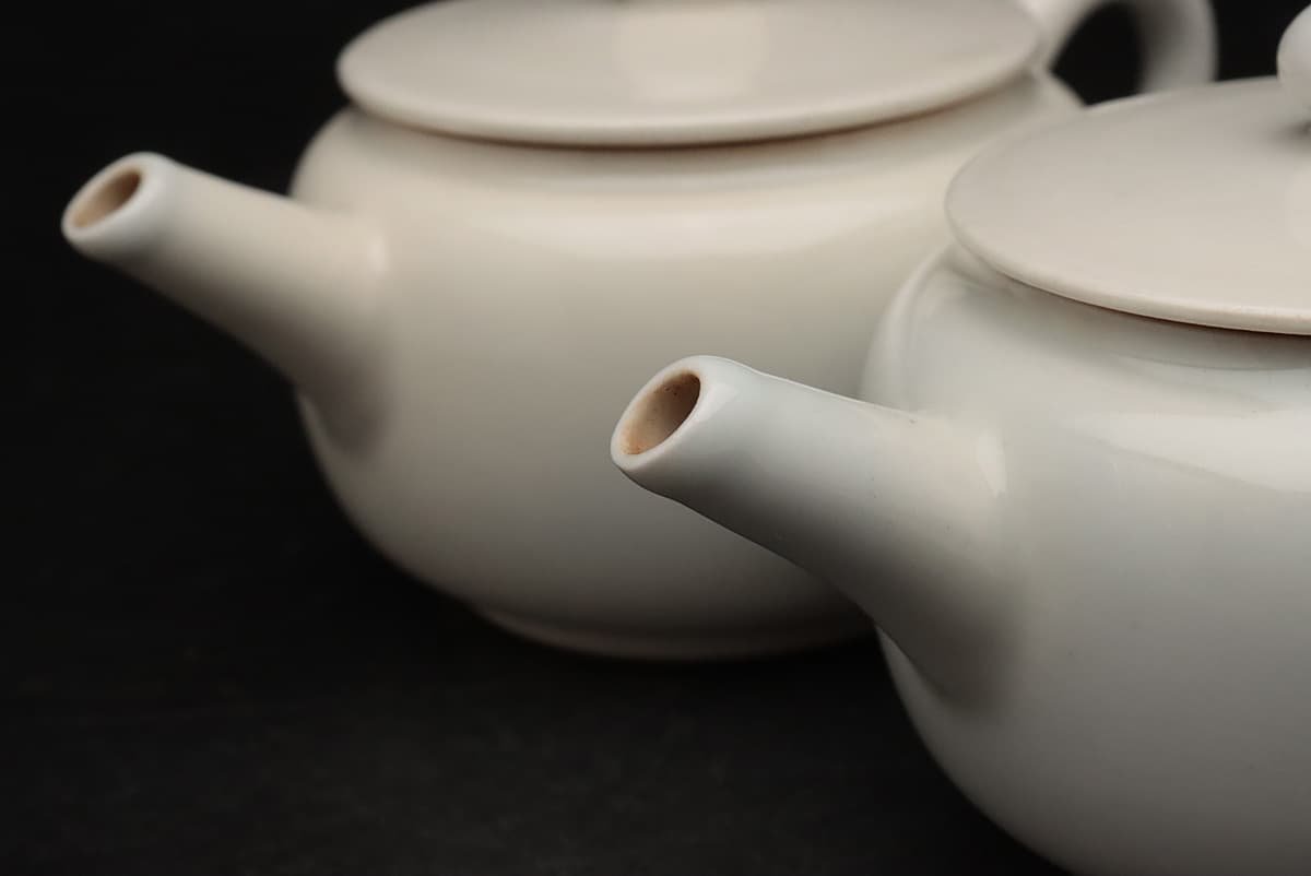 EL820 煎茶道具【真葛香斎 造/一茶花押】白磁 砲口 後手急須 一双