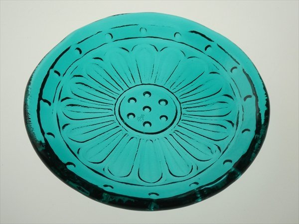 □ 工芸ガラス 河上恭一郎作【つわぶき盛皿】緑の葉形、葉脈皿 □