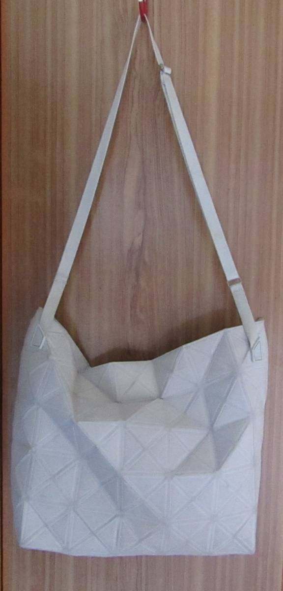 イッセイミヤケ ISSEY MIYAKE PLEATS PLEASE ショルダーバッグ ワンショルダー ハンドバッグ 肩掛け 