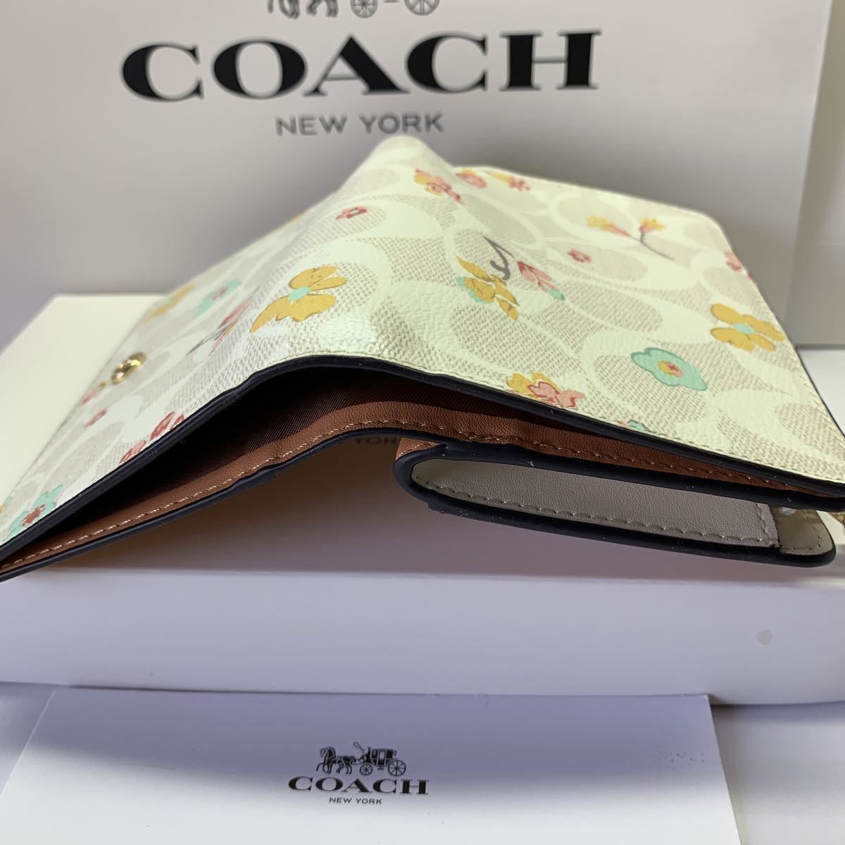 COACH 新品 箱付き 財布 アウトレット 花柄 シグネチャー ミスティカル 