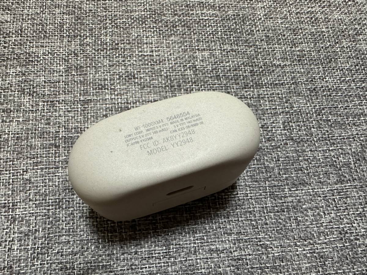 SONY ワイヤレスイヤホン WF-1000XM4 プラチナ 状態は良好です。 接続