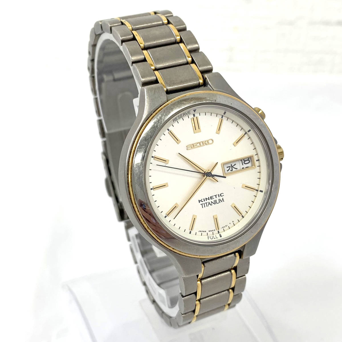 SEIKO セイコー KINETIC キネティック 腕時計 5M43-0B50 デイデイト チタン シルバー ゴールド おしゃれ シンプル