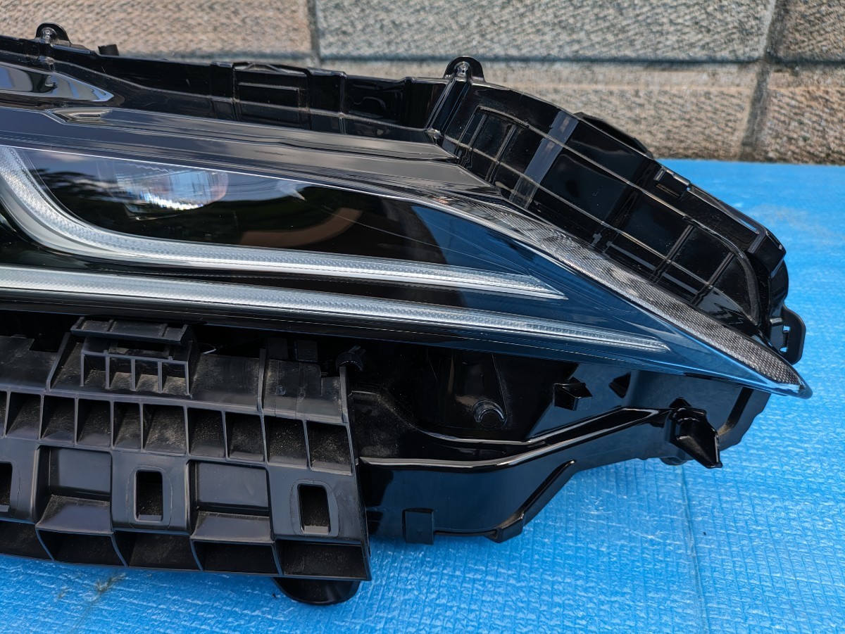 トヨタ 80ハリアー右ヘッドランプ 81145-48J10