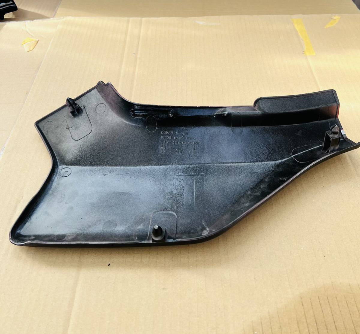 CBX400F 2型純正黒赤カラー サイドカバー(ホンダ用)｜売買された 
