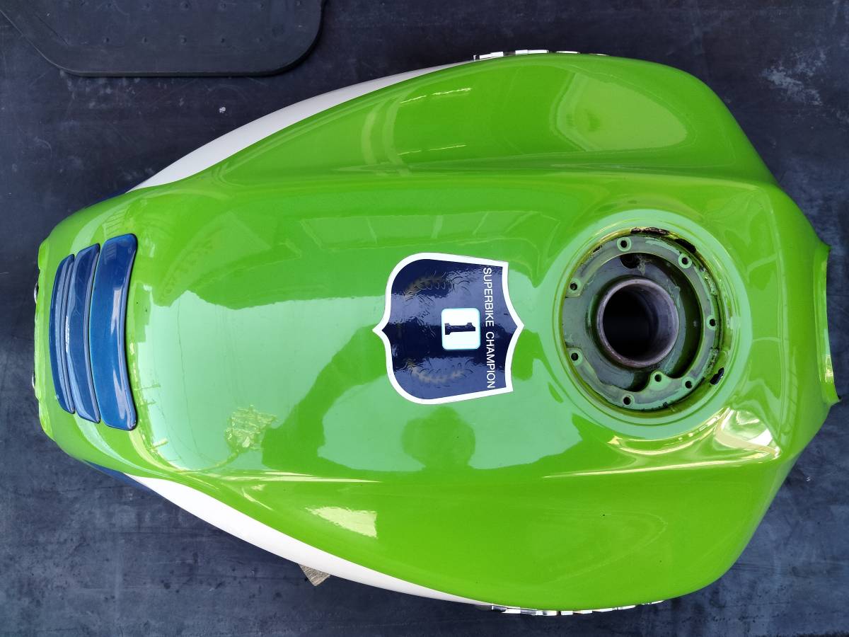 ZRX1100 ガソリンタンク フューエルタンク 美品かも☆ 917 ZRX1100 ガソリンタンク フューエルタンク 美品かも☆ 917